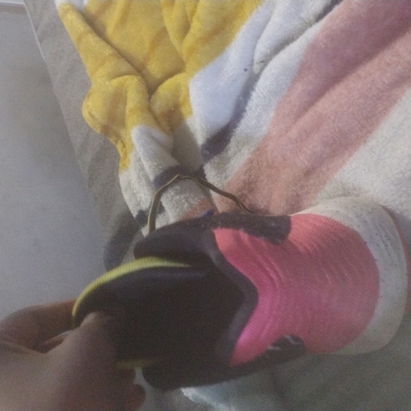 Shoea - Picture 3 of 4